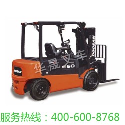 華晟叉車直供韓國克拉克3T內(nèi)燃柴油機(jī)叉車銷售新柴發(fā)動(dòng)機(jī)